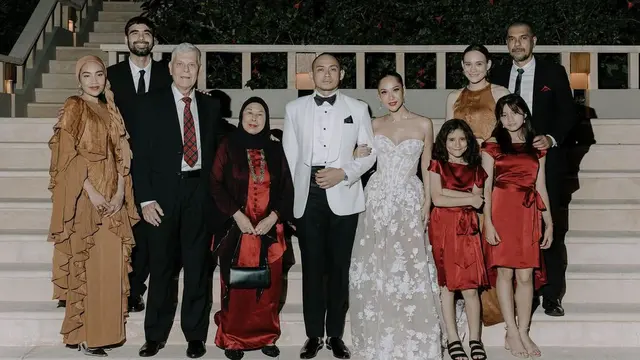 6 Potret BCL dan Tiko Bareng Keluarga Besar, Makin Lengkap karena The Sinclair