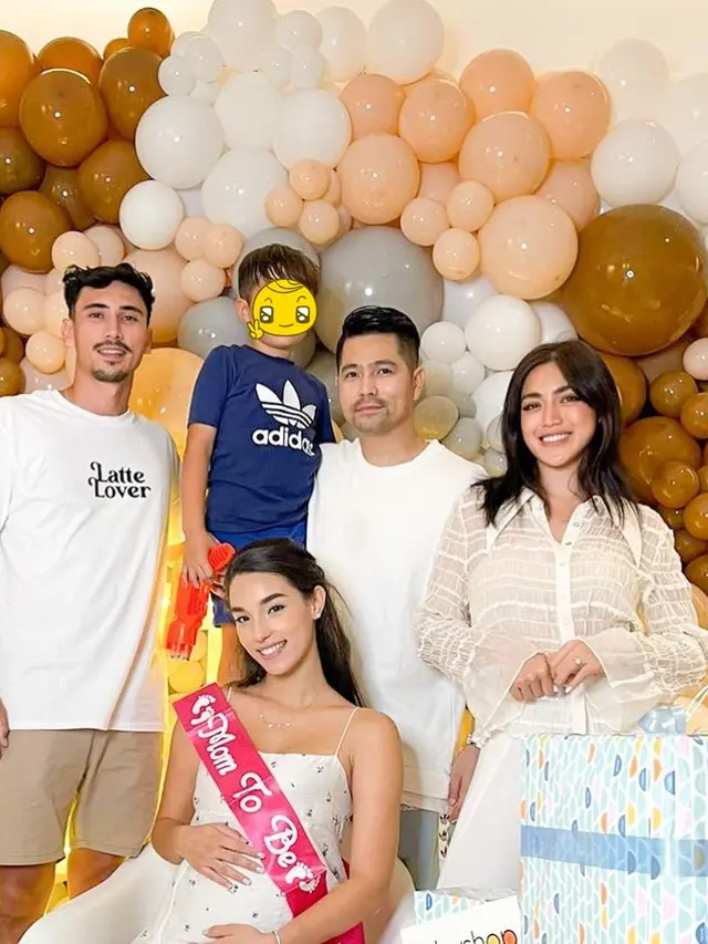 Ungkap Jenis Kelamin Anak, Ini 6 Momen Baby Shower Vanessa Lima