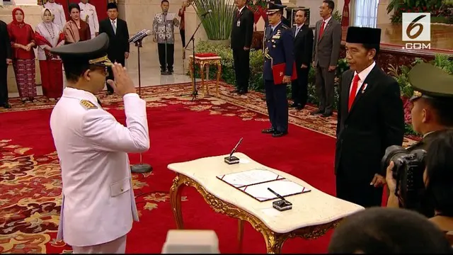 Presiden Joko Widodo resmi melantik Anies Baswedan dan Sandiaga Uno sebagai Gubernur dan Wakil Gubernur DKI Jakarta 2017-2022.