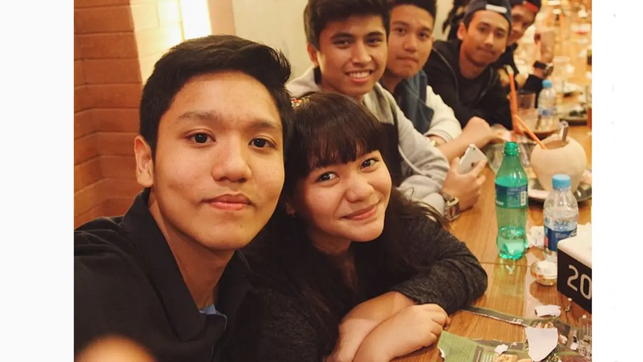 Amel Carla dan Thoriq Graduate Band
