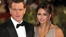 Luciana yang pelayan bar itu membantu Matt Damon dari kejaran fans. Tapi siapa sangka, sejak kejadian itu mereka jadi sering bertemu dan jatuh cinta (Istimewa)