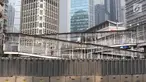 Suasana jembatan penyeberangan orang (JPO) Gelora Bung Karno, Jakarta, Kamis (3/5). Untuk mendukung penyelenggaraan Asian Games, Pemprov DKI Jakarta berencana merenovasi 12 JPO di kawasan Jalan Sudirman hingga MH Thamrin. (Liputan6.com/Immanuel Antonius)