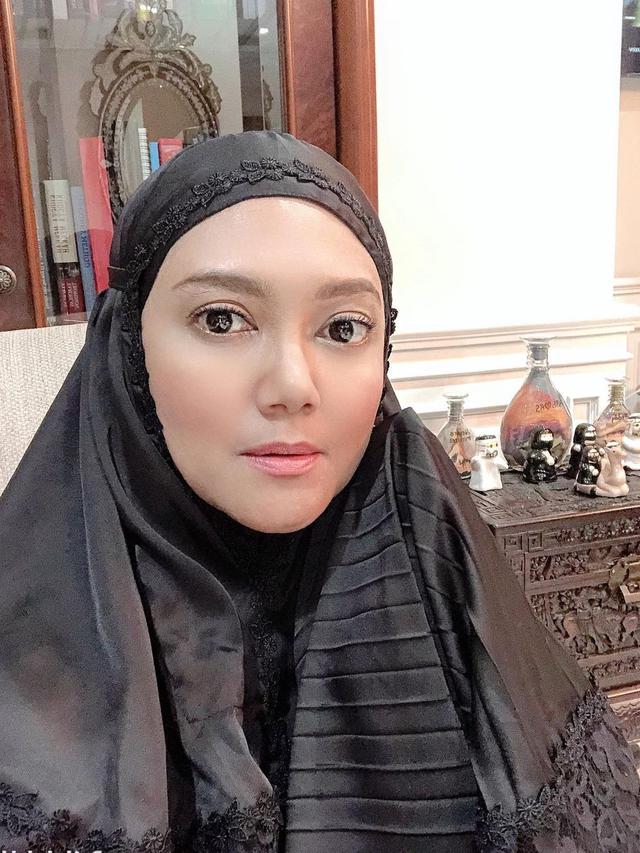 Bella Saphira (https://www.instagram.com/p/CNkakQMHOOX/)