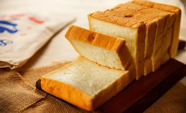 8. Roti hampir selalu ada di meja