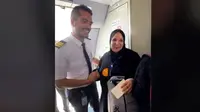 Pilot EgyptAir menerbangkan pesawat yang ditumpangi ibunya untuk naik haji. (dok. TikTok @enjoy_the_sky)