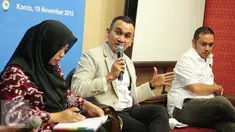Effendi Syahputra (tengah), Titi Anggraini (kiri),Willy Efendi (kanan) hadir saat diskusi publik di kawasan Jakarta, Kamis (19/11/2015). (Liputan6.com/Faizal Fanani)