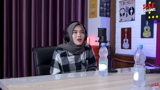 Putri Delina (Foto: YouTube)