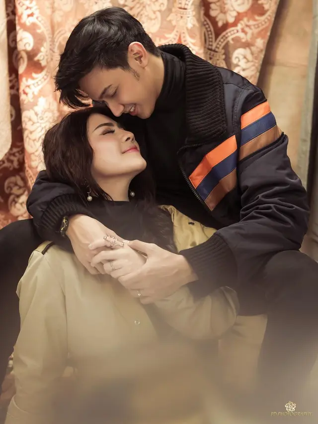 6 Potret Prewedding Felicya Angelista dan Caesar Hito, Pose Kakinya Jadi Sorotan