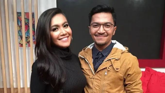 Ihsan Tarore dan Denada