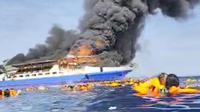 Kapal Motor Barcelona 5 terbakar di perairan Pulau Talise, Kecamatan Likupang Barat, Kabupaten Minahasa Utara, Sulawesi Utara. Para korban kebakaran KM Barcelona 5 tersebut pun dievakuasi ke Pulau Gangga II, pulau berpenghuni yang juga berada di Kecamatan Likupang Barat. (Istimewa)