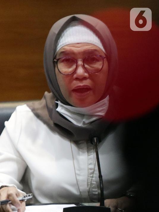 Wakil Ketua KPK, Lili Pintauli Siregar menyampaikan rilis penahanan mantan Bupati Buru Selatan, Tagop Sudarsono sebagai tersangka suap, gratifikasi, dan TPPU terkait pengadaan barang jasa di Kab Buru Selatan tahun 2011-2016 di Gedung KPK, Jakarta, Rabu (26/1/2022). (Liputan6.com/Helmi Fithriansyah)