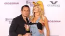Brandi Glanville berdandan seperti mantannya yang berselingkuh di acara Halloween dengan tema "Selebriti Penuh Skandal". (People)