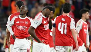 Ekspresi gelandang Arsenal Eberechi Eze (kiri) dan rekan-rekannya setelah kalah dari Paris Saint-Germain di final Liga Champions 2025/2026 di  Puskas Arena, Budapest, Minggu (31/5/2026) dini hari WIB. (Nicolas Tucat/AFP)