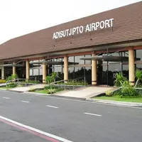 Pesawat Tempur milik TNI jatuh di sekitar Bandara Adisoetjipto, Yogyakarta.