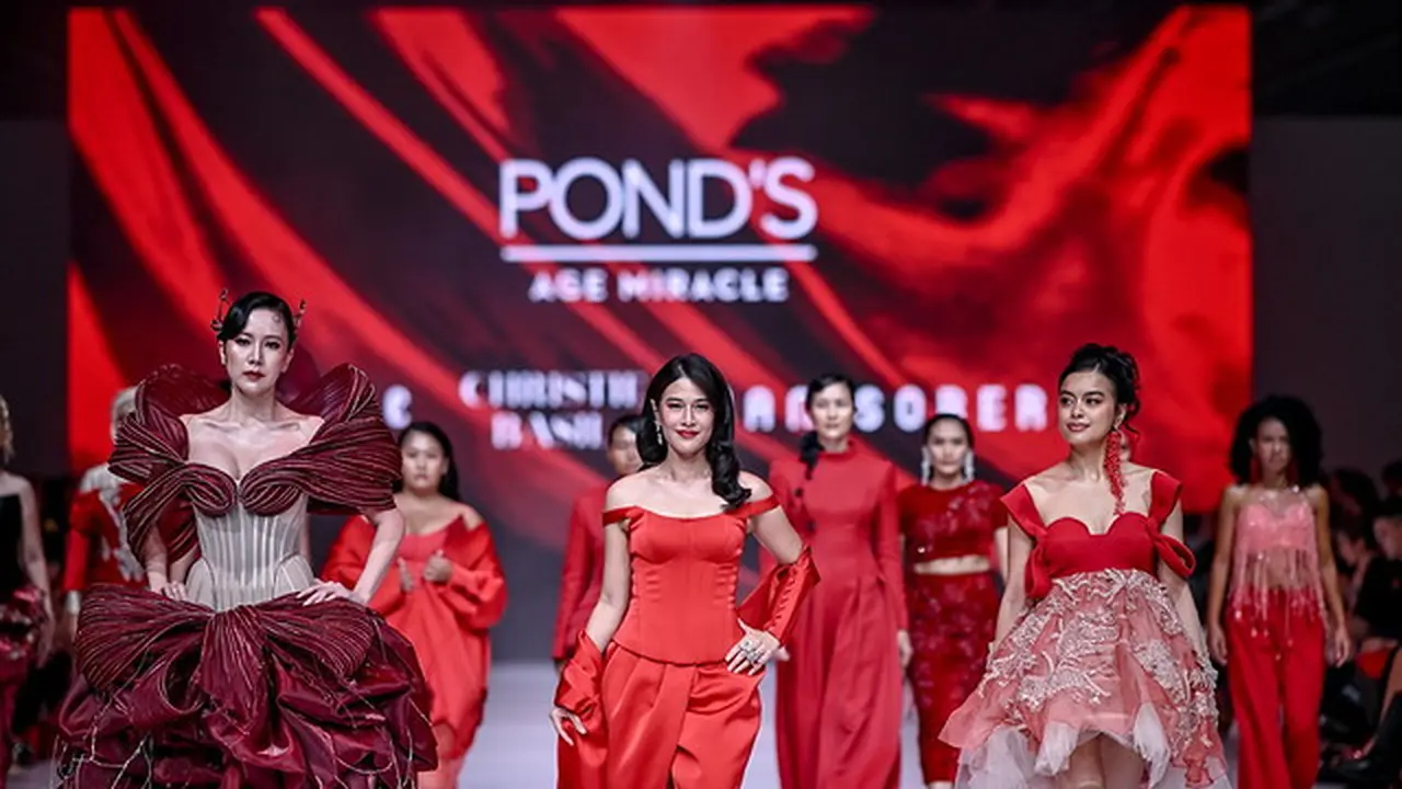 Dian Sastro Pimpin Para Perempuan Melawan Ageism dari Panggung JFW 2026