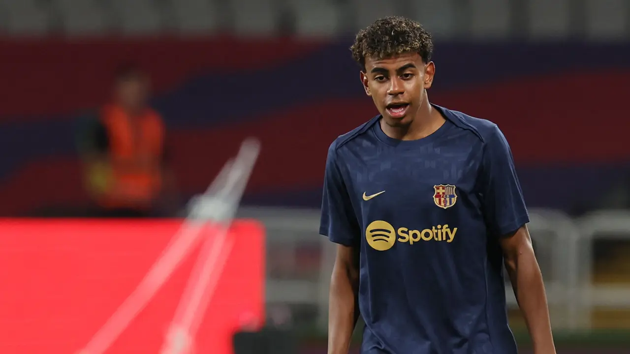 Foto: Lamine Yamal Rayakan Kemenangan Bareng Keluarga setelah Cetak Gol Cantik untuk Barcelona di Liga Spanyol