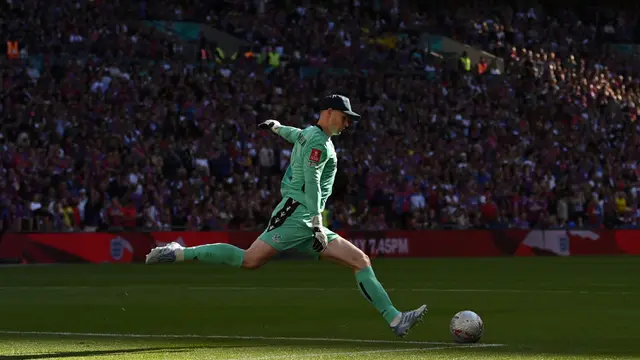 Foto: Dean Henderson Sang Pahlawan Kemenangan Crystal Palace di Final Piala FA