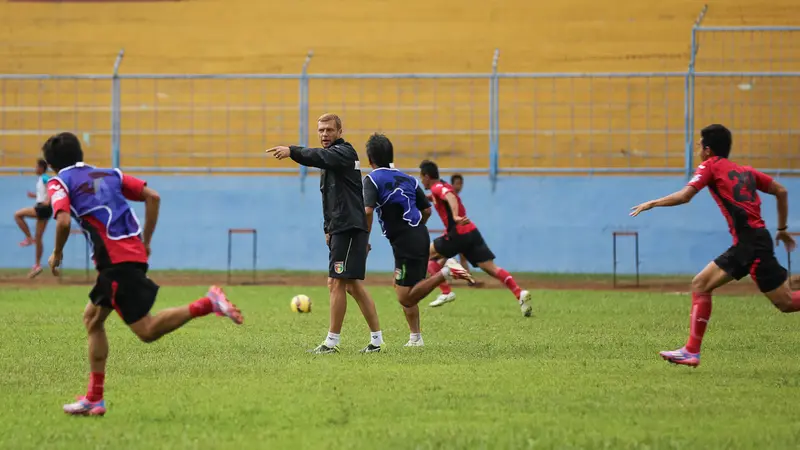 Scott Cooper Mitra Kukar