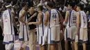 Pelatih Satria Muda, Youbel Sondakh, memberikan arahan kepada anak asuhnya saat melawan Pelita Jaya pada game pertama final IBL 2018 di Britama Arena, Jakarta, Kamis (19/4/2018). Satria Muda menang 73-63 atas Pelita Jaya. (Bola.com/M Iqbal Ichsan)