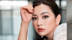Sebagai seorang artis, Raden Hesti Puspitasari Purwadinata diketahui lebih sering tampil natural dengan makeup tipis. Meski begitu ia beberapa kali unggah foto saat pakai makeup tebal.(Liputan6.com/IG/@hestipurwadinata)