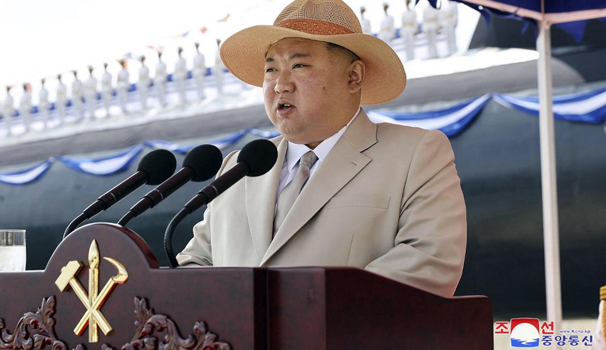 Korea Utara telah melakukan uji coba beberapa rudal balistik yang diluncurkan dari kapal selam (SLBM) jarak jauh, serta SLBM jarak pendek dan rudal jelajah yang dapat ditembakkan dari kapal selam. (STR/KCNA VIA KNS/AFP)