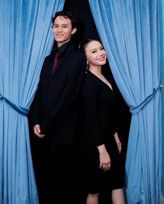 2.Serba Hitam di Acara Lulusan Anak