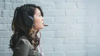 Ilustrasi Mendengarkan Musik Klasik Credit: pexels.com/Burst