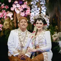 Denny Caknan dan Bella Bonita sendiri sama-sama berasal dari Jawa Timur. Denny dari Ngawi, sementara Bella dari Magetan. [Foto: iG/faralljibrill_official].
