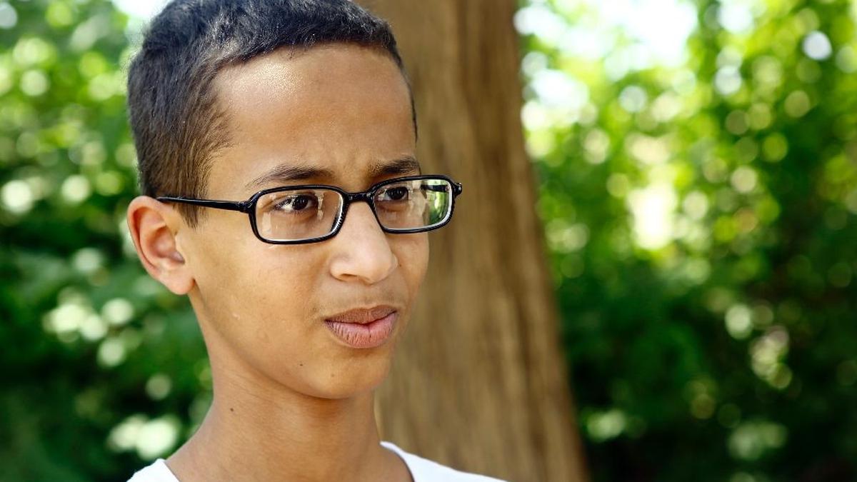 14-9-2015: Clock Boy, Remaja yang Ditangkap Akibat Bikin Jam Dikira Bom