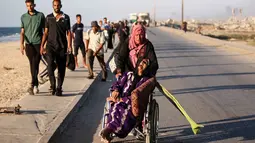 Sebelumnya, militer Israel pada 9 September 2025 mengeluarkan peringatan kepada warga Gaza untuk segera meninggalkan kota dan mengungsi ke arah selatan. (Eyad BABA/AFP)