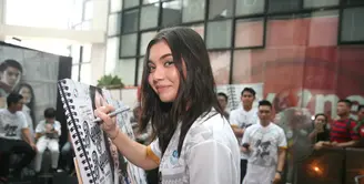 Bintang sinetron Angela Gilsha melebarkan kariernya di dunia entertainment. Remaja asal Denpasar Bali itu kini terlibat dalam layar lebar. Pengalaman pertama ia terlibat dalam akting layar lebar. (Nurwahyunan/Bintang.com)