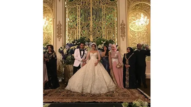 7 Potret Resepsi Pernikahan Tania Nadira, Gunakan Gaun Bertabur Kristal Swarovski