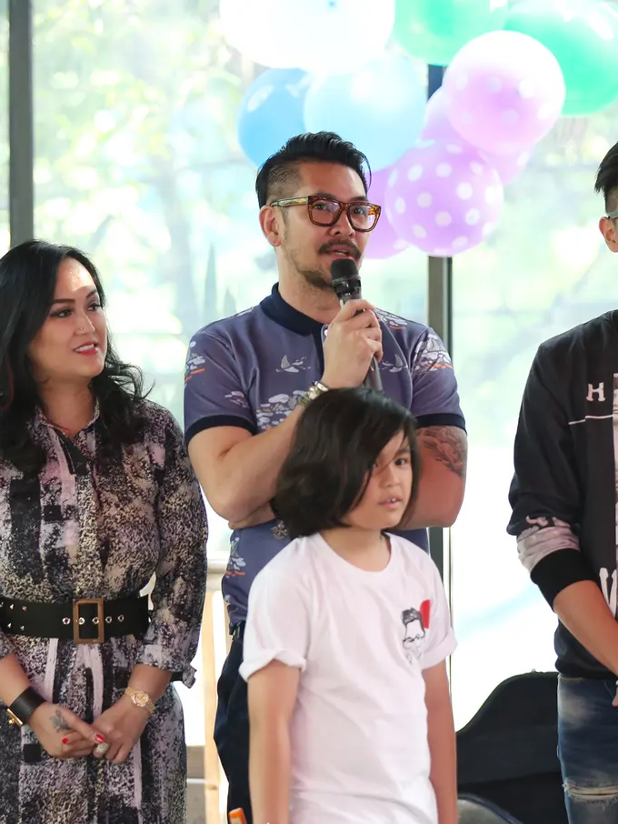 [Bintang] Ferry Salim memberikan sambutan di ultah Brandon Salim