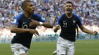 6. Kylian Mbappe (Prancis) - 3 Gol. (AP/David Vincent)