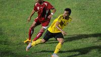 Striker Persewangi Banyuwangi, Ferdinand Sinaga tak mampu mencetak gol saat takluk 0-1 dari Indonesia All-Star. (Bola.com/Kevin Setiawan)
