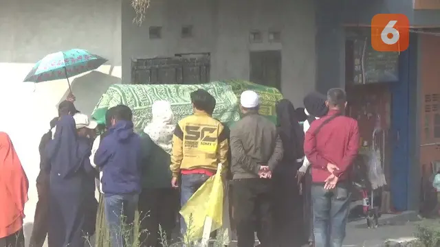 Suasana pemakaman Dini, di kampung halamannya di Sukabumi (Liputan6.com/Fira Syahrin)