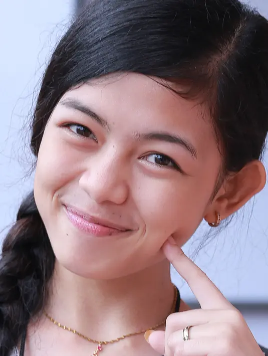 “Hari ini kami ingin jalan-jalan menghabiskan waktu bersama para finalis,melakukan kegiatan outbound dan bersenang senang” tutur kata Sofia gadis manis peserta D’Academy 3.(Galih W.Satria/Bintang.com)