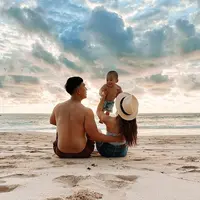 Seperti diketahui, Nikita Willy punya gaya parenting sendiri. Bahkan ia menuliskan catatan untuk sang ibu ketika dirinya harus menitipkan buah hatinya. [Foto: instagram.com/nikitawillyofficial94]