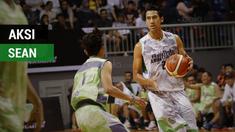 Berita video aksi salah satu pebalap ternama Indonesia, Sean Gelael, bermain basket bersama para legenda IBL.