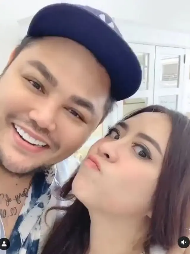 6 Potret Persahabatan Ivan Gunawan dan Maharani Kemala, Dikabarkan Saling Sindir