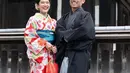 Berlibur ke Jepang, kedua tampak kompak mengenakan kimono, baju khas tradisional Jepang. Dian tampil dengan kimono warna-warninya. [@therealdisastr]
