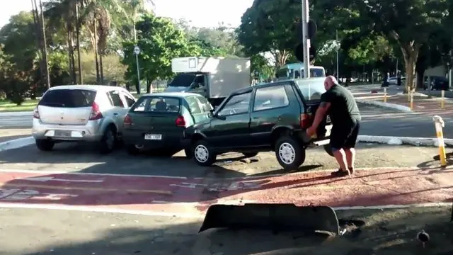 Orang Angkat Benda Super Berat