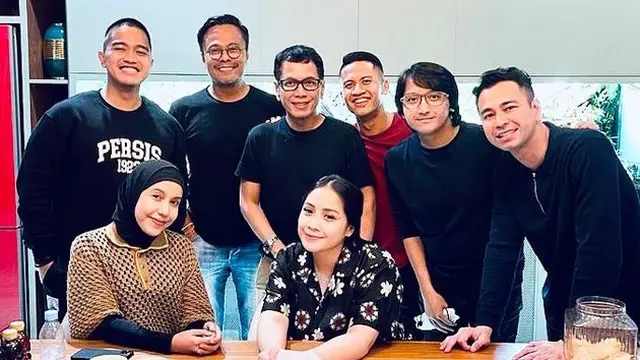 5 Potret Kaesang Pangarep Jenguk Rayyanza Anak Raffi Ahmad, Nadya Arifta Turut Hadir
