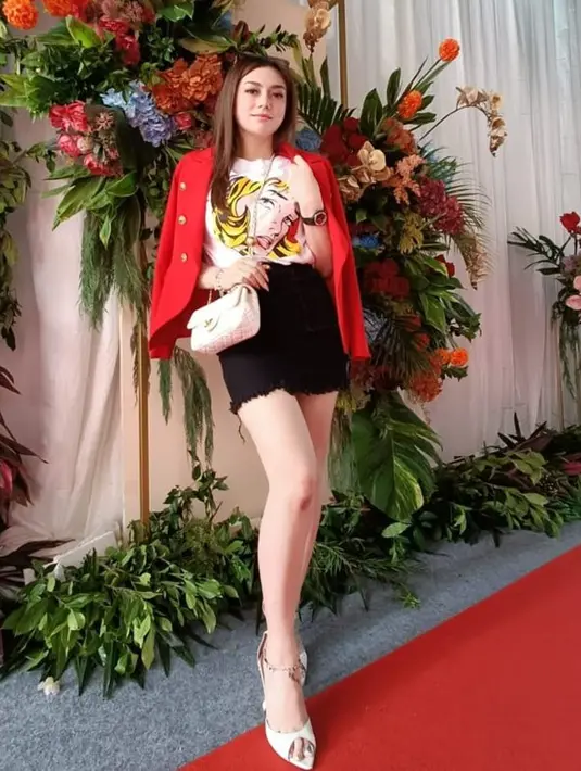 <p>Terlepas dari kabar tersebut, tak bisa dipungkiri jika Cline kerap membuat netizen salah fokus. [Foto: instagram.com/celine_evangelista]</p>