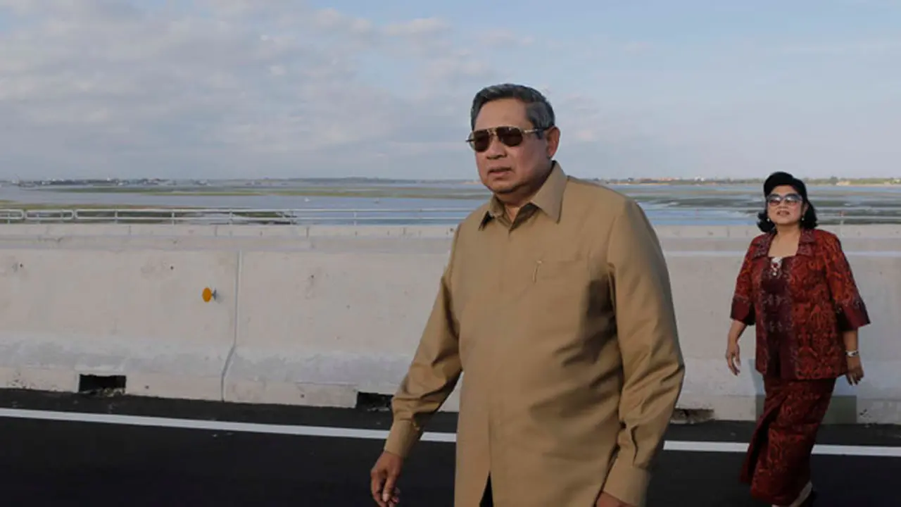 4foto-sby-resmi-130924b.jpg