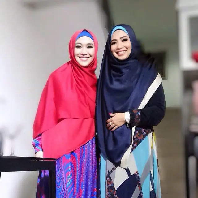 6 Potret Feni Rose saat Pakai Hijab, Disebut Makin Cantik