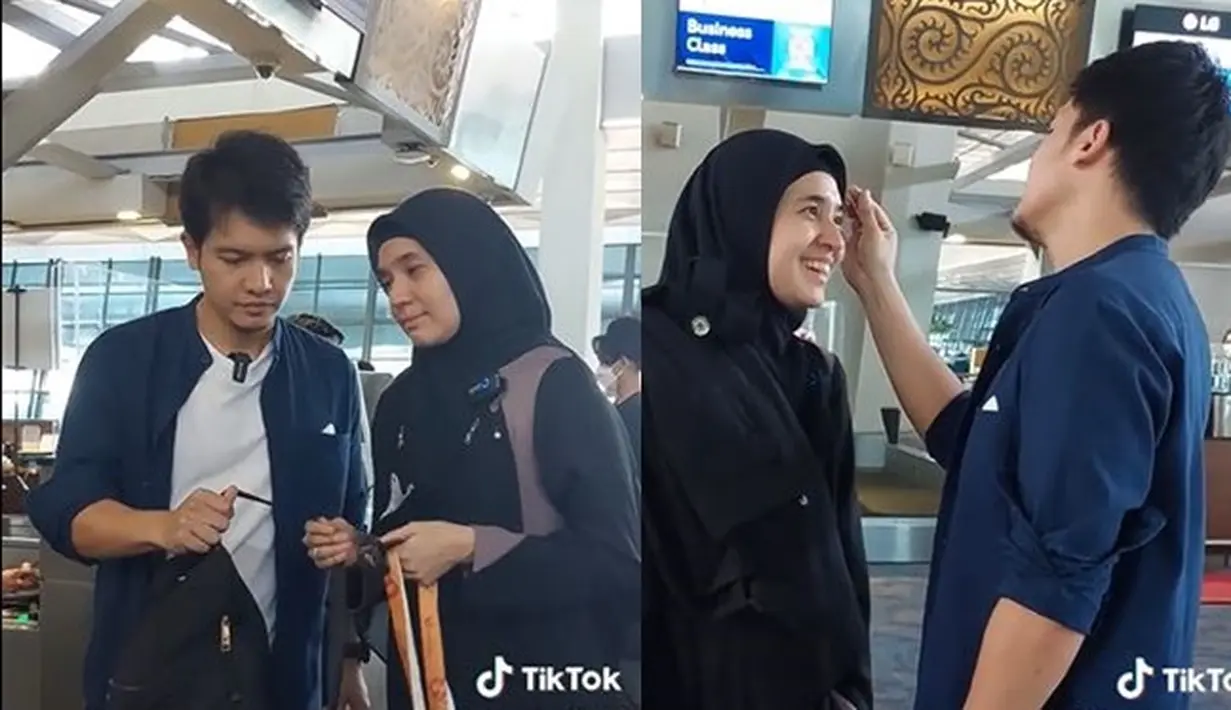 Momen manis saat Dimas Seto antar sang istri ke bandara pun sukses bikin warganet baper. Banyak yang mendoakan pasangan selebriti itu agar segera mendapatkan momongan. Menikah pada tahun 2009, rumah tangga keduanya memang selalu harmonis dan romantis. (Liputan6.com/TikTok/@dimassetoofficial)