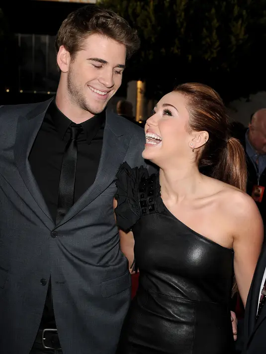 Hubungan Miley dan Liam memang sering kali mengalami putus nyambung. Seperti halnya saat keduanya telah bertunangan di tahun 2012 namun harus berpisah di tahun 2013 karena sebuah alasan. (AFP/Bintang.com)