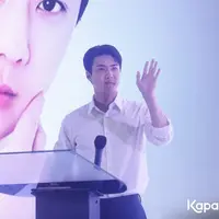 Member EXO, Oh Sehun datang ke Indonesia sebagai brand ambassador produk skincara Whitelab. [KapanLagi.com/Bayu Herdianto]