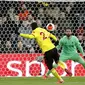 Gelandang Watford, Ismaila Sarr, melepaskan tendangan ke gawang Liverpool pada laga Premier League di Stadion Vicarage Road, Sabtu (29/2/2020). Watford menang 3-0 atas Liverpool. (AP/Alastair Grant)